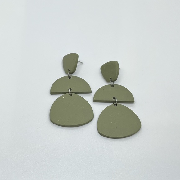 New Fun Green Earrings - Picture 2 of 6